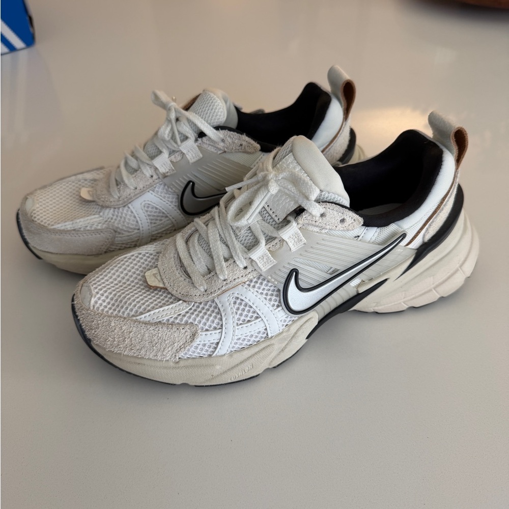Women’s Nike V2K Run - Size 7